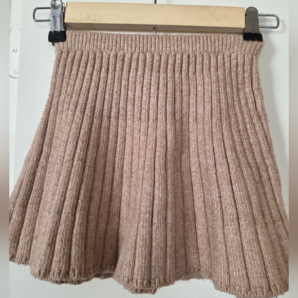 Max Studios Kids Tan Knit Cardigan and Skirt Set XS-4 Girls - Picture 4 of 5
